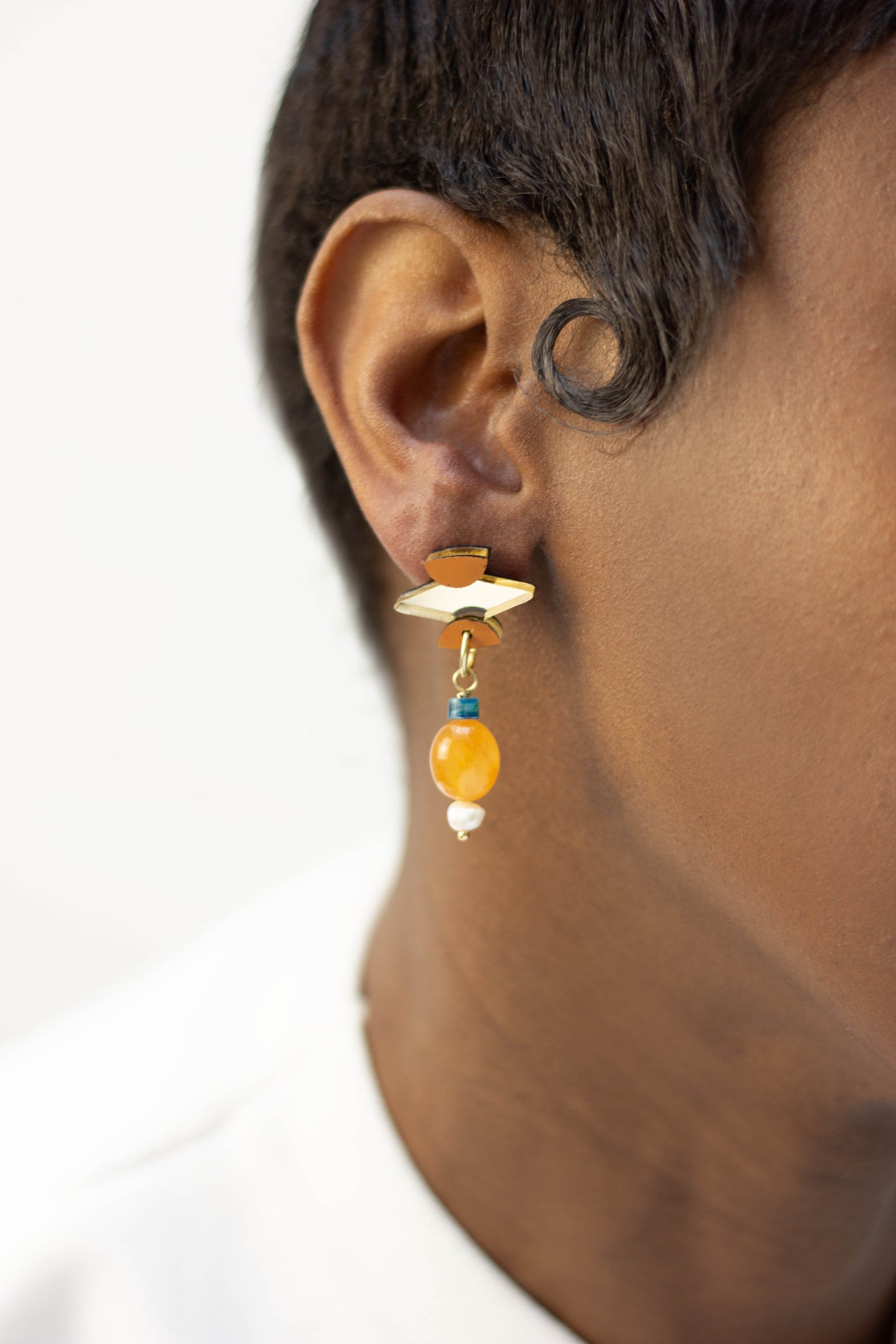 Zaid Earrings - Pearl, Carnelian